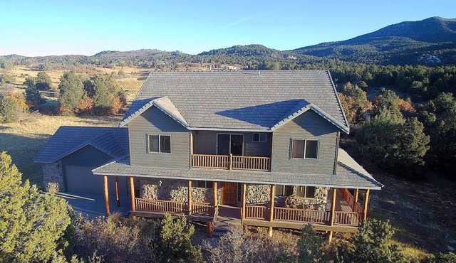 Beautiful very clean privately owned home. Next to Zion Ponderosa Resort.