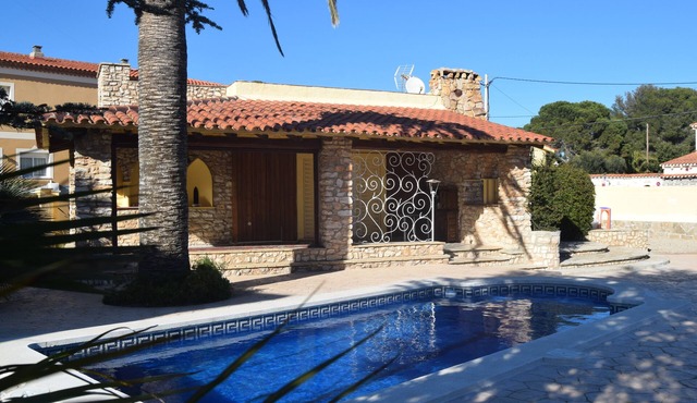 BEAUTIFUL VILLA WITH PRIVATE GARDEN AND POOL