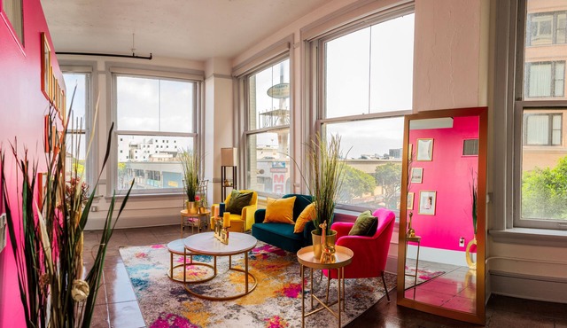 Beautiful Vibrant Chic DOWNTOWN LA Loft