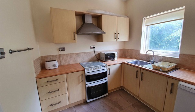 Beautiful Victorian 1 bedroom conversion flat on a quiet leafy Wimbledon street.