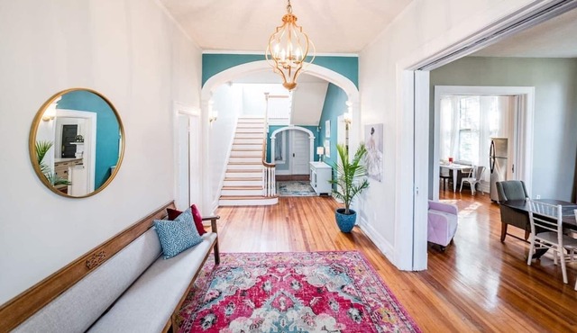 Beautiful Victorian 6Br Home with Rec-room