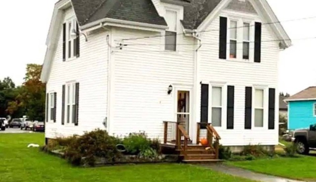 Beautiful Victorian Apt for a well deserved rest!nCentrally Located DownEast.