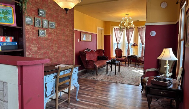 Beautiful Victorian Apartment on Broadway
