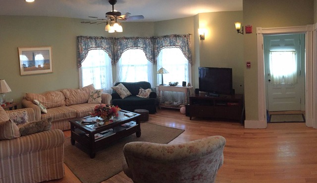 Beautiful Victorian Across From Short Sands Beach