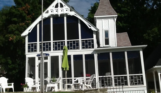Beautiful Victorian Cottage with Fabulous view of St. Lawrence River