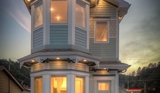 Beautiful Victorian Home/cabin