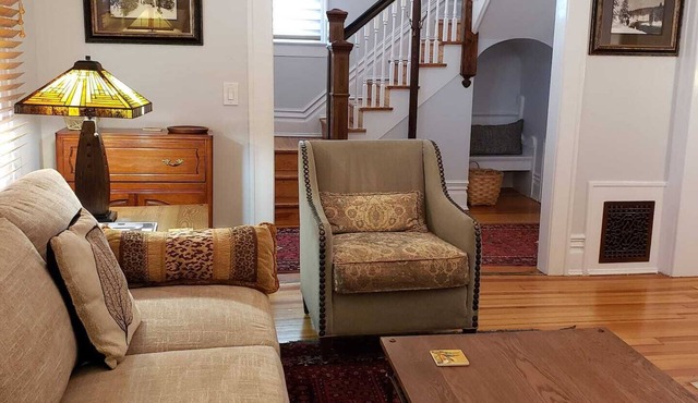 Beautiful Victorian Home in Downtown Boulder. Walk to Pearl St, Shops, & Dining