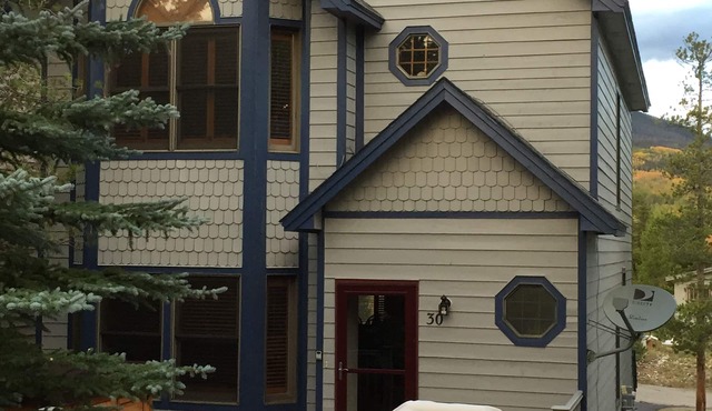 Beautiful Victorian Home, Recently Remodeled, 1/2 Block To Main Street