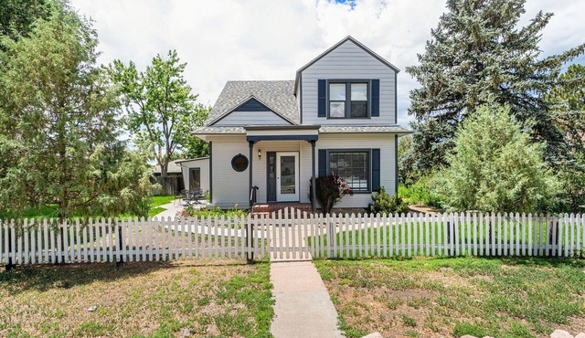 Beautiful Victorian 4 Bedroom downtown Castle Rock