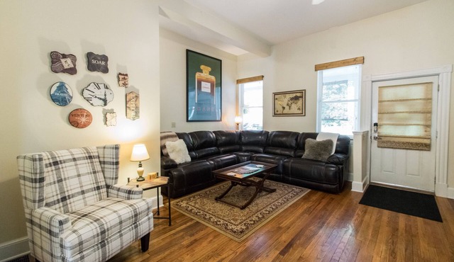 Beautiful Victorian Apartment - Serene Wooded Setting - Close to the City