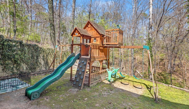 Beautiful View+Hot Tub+Sleeps 12+Bike Workshop