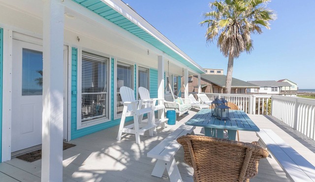 Beautiful view of the beach, 3 bedroom-3 full bath, WiFi, cable, big deck
