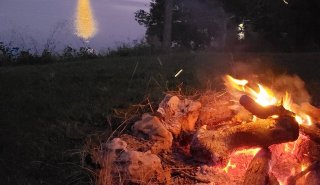 Beautiful view on lake! Enjoy 5bdrm 3 bath with 2 decks firepit and private dock