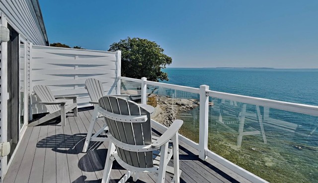 Beautiful Views | 2 Balconies | 10 ppl | C210/C211