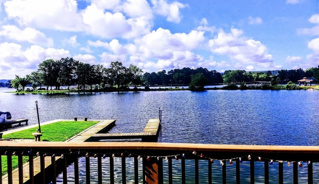 Beautiful Views. 2BR 2BA Sleeps 6 Large deck and private boat slip