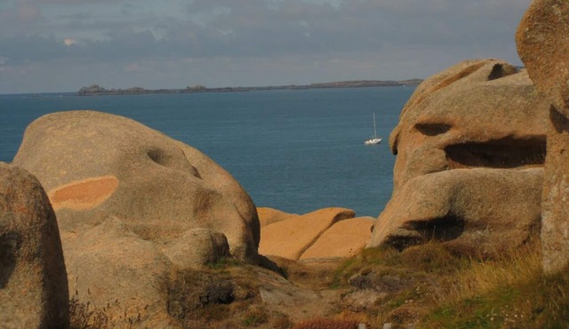 BEAUTIFUL VIEWS! Feet on Paimpol Bay. L'Ile Brehat 5km Top comfort /quality