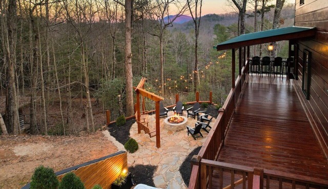 Beautiful Views ~ Hot Tub & Fire Pit Entertainment Area ~ Game Room