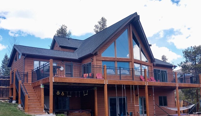 Beautiful Views of Lake & Mountains-Hot Tub-Walk to Dillon Marina & Ampitheater