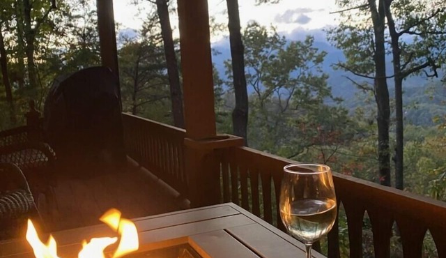 Beautiful Views! Your Outdoor Paradise awaits. Mountain Cabin with great sunsets