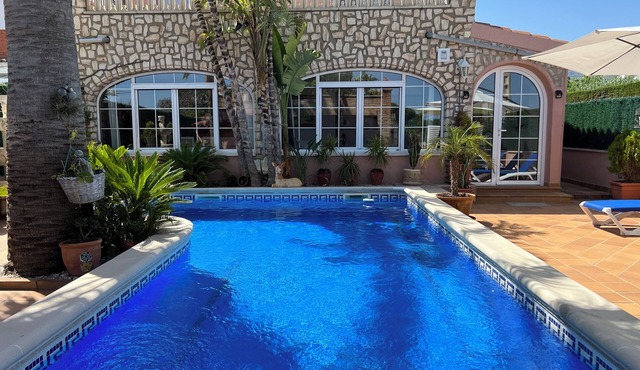BEAUTIFUL VILLA WITH PRIVATE POOL