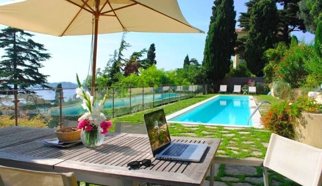 Beautiful Villa overlooking the bay with heated pool & A/C short walk to the Sea