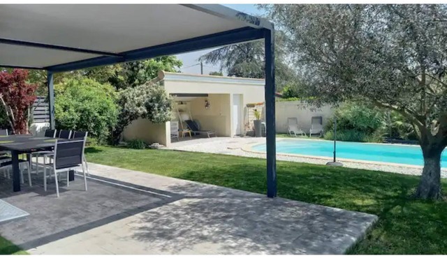 Beautiful Villa with swimming pool, petanque, billiards, table football