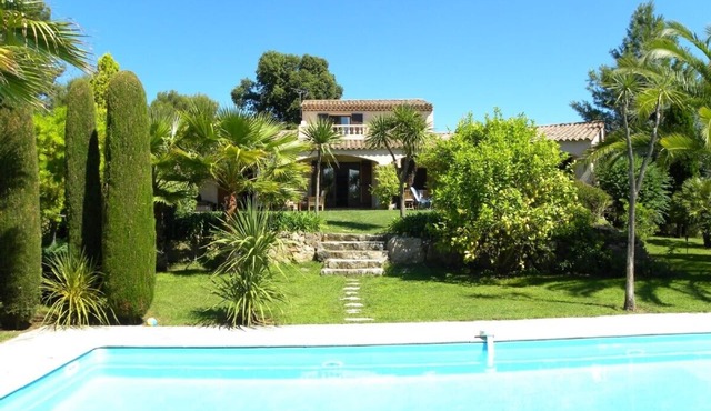 Beautiful villa with pool in stunning secluded gardens, on private domain