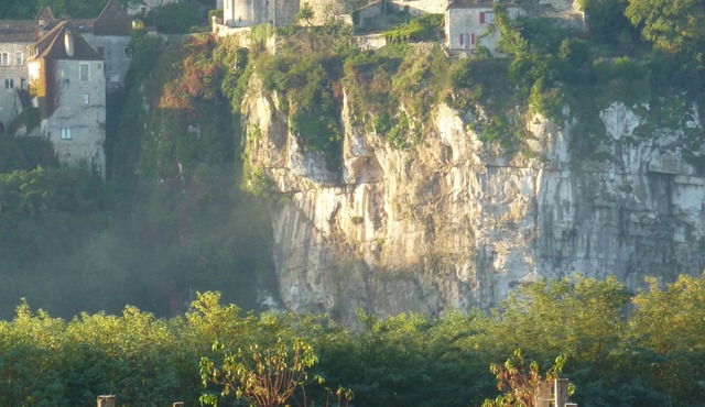 Beautiful Villa with Stunning View in Saint Cirq Lapopie