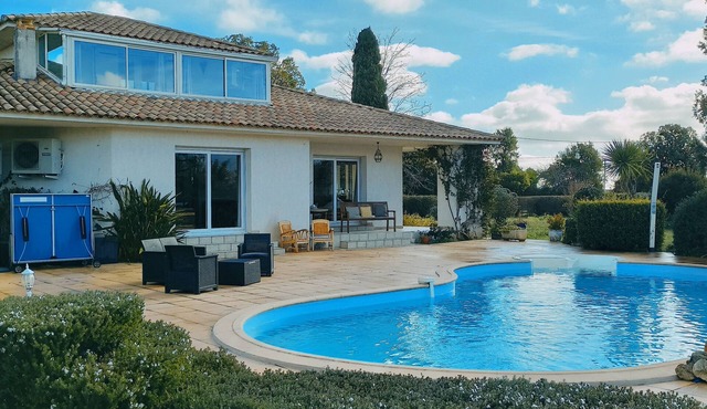 Beautiful villa for 8 people with sea-mountain pool