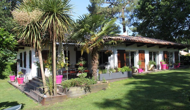 BEAUTIFUL VILLA 100M FROM THE BEACH