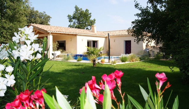 Beautiful Villa with garden and private pool for 6 people