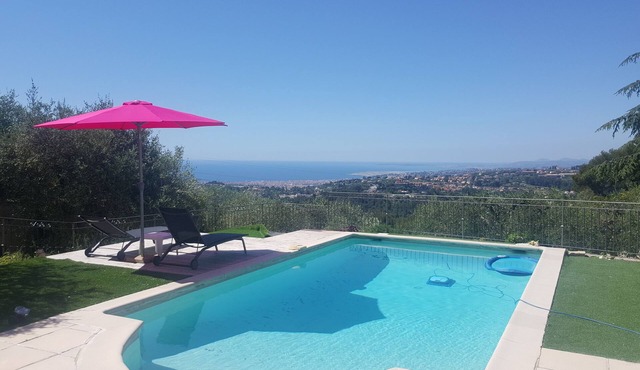 Beautiful villa with swimming pool and breathtaking and peaceful sea view