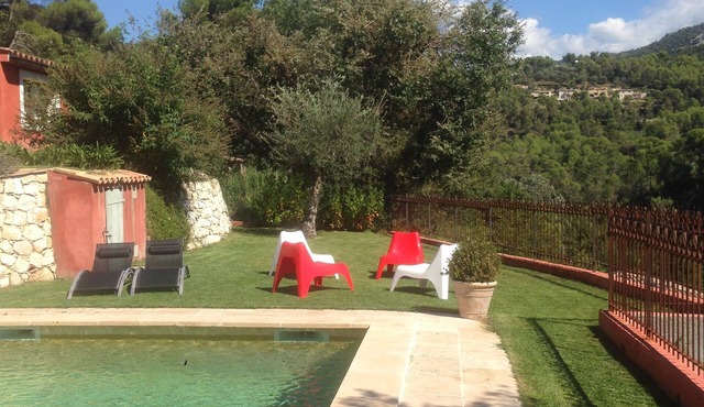 BEAUTIFUL VILLA, WITH POOL, 20 MIN FROM NICE