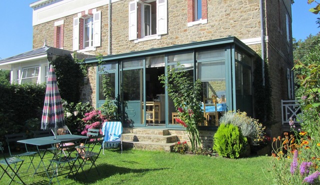 Beautiful villa 200 meters from the beaches and shops a lunar saint