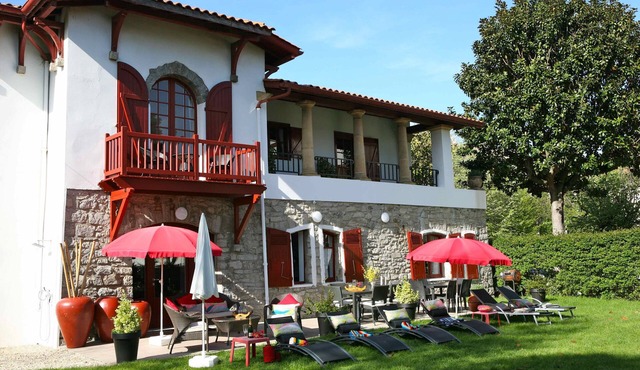 Beautiful Villa , 300 m to beach, 12-14 persons, view to bay, garden and parking