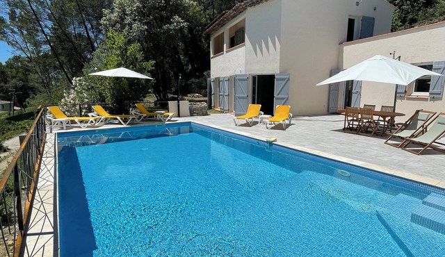 Beautiful villa, 5 bedrooms, pool, valley view, vear near Lorgues city center