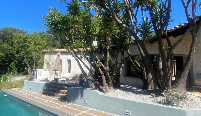 Beautiful Villa (8 prs) located in a quiet residential area.