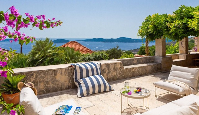 Beautiful Villa Academia
