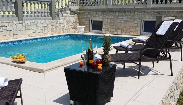 Beautiful villa/app * with swimming pool, 900 m from the sea, WiFi, barbecue