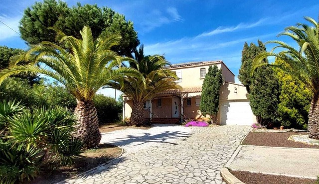 Beautiful villa architect of Marseillan