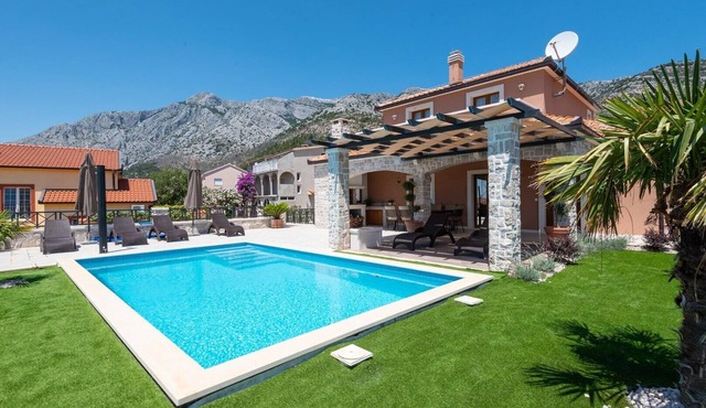 Beautiful Villa Aria with swimming pool and panoramic sea-view!