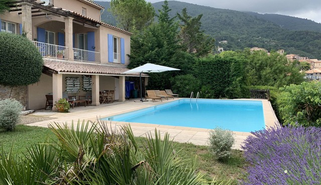 Beautiful Villa, big pool, overlooking valley, walking distance to town.