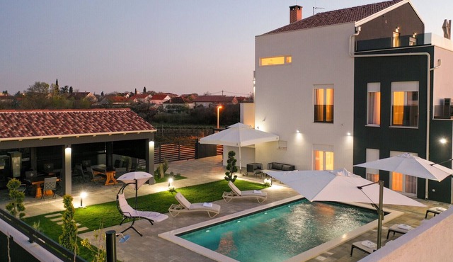 Beautiful Villa D-Palace