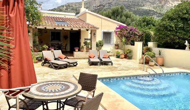 Beautiful Villa Enclosed Mature Gardens Private Floodlit Pool, Wonderful Views