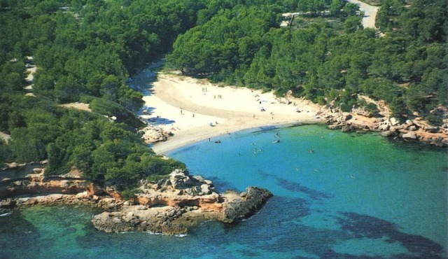 Beautiful villa rental with private pool, wifi, 200 m from the beach