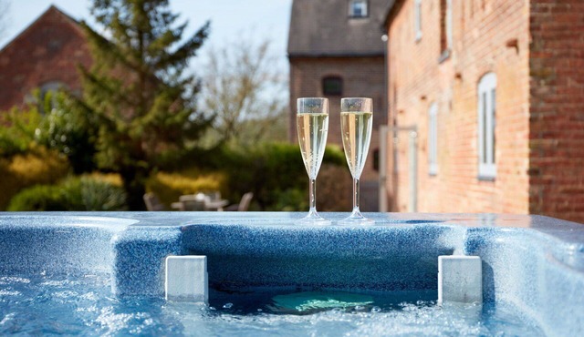 Beautiful villa for 10 people with WIFI, hot tub, TV and terrace