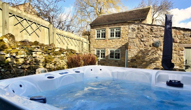 Beautiful villa for 6 people with hot tub, WIFI, terrace and pets allowed