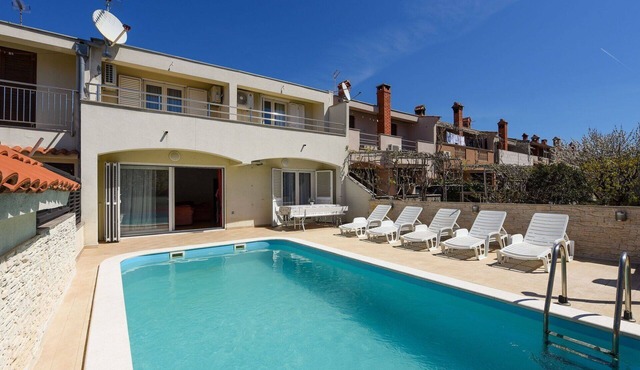 Beautiful villa for 8 guests with WIFI, A/C, private pool, TV, terrace and pets allowed