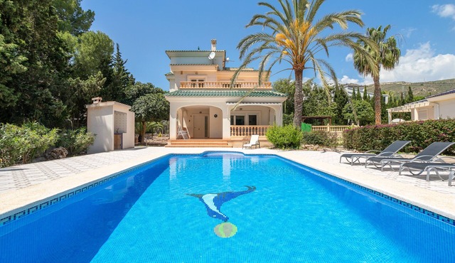 Beautiful Villa Fortuna for 8 with Private Pool, Terrace & Wi-Fi