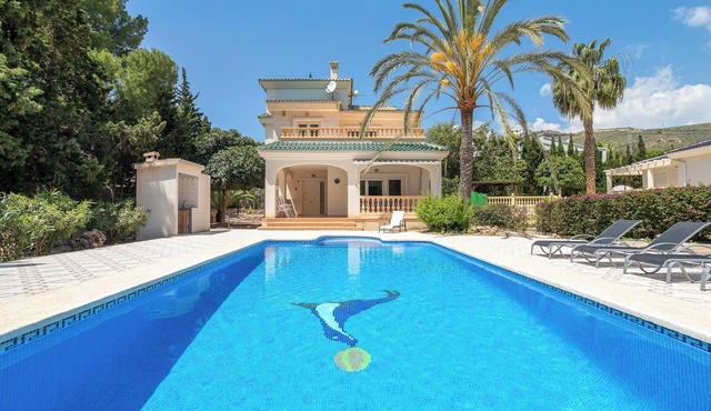 Beautiful Villa Fortuna for 8 with Private Pool, Terrace & Wi-Fi